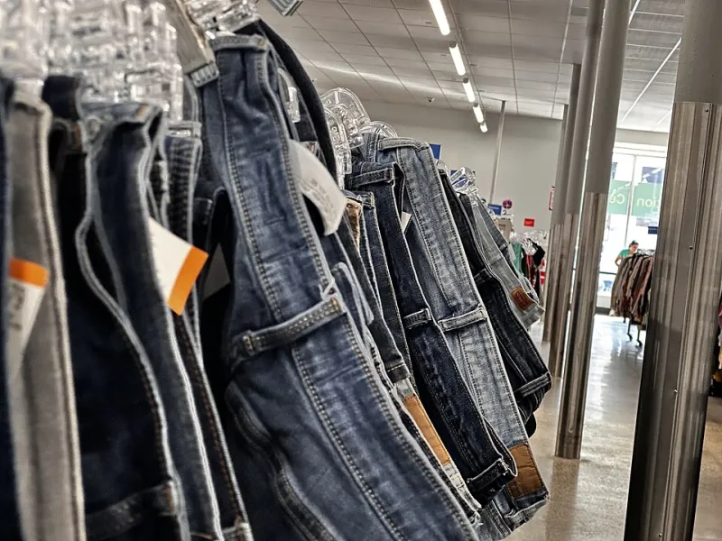 Thirty Days, Zero Fast Fashion: My Vintage-Only Experiment on Camera